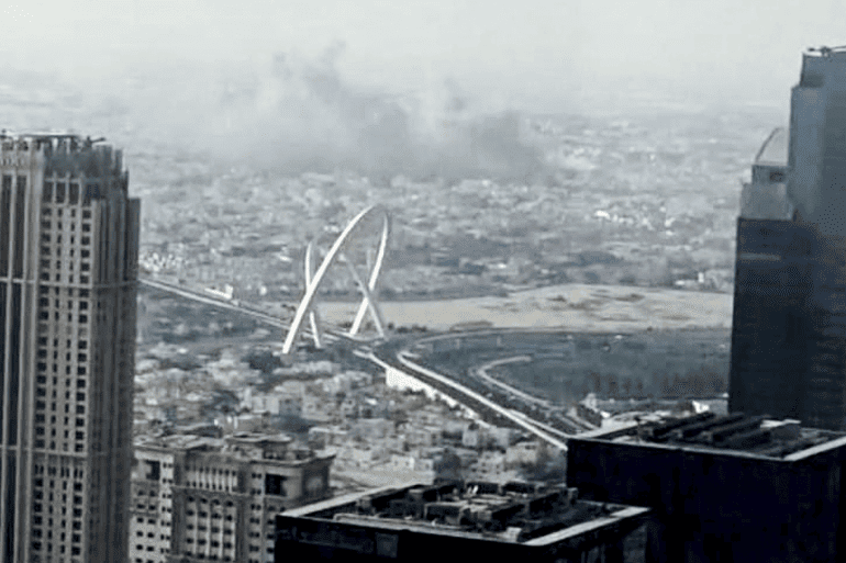 Fumée s'élevant après une explosion, allégée attribuée à une frappe israélienne à Doha, Qatar.