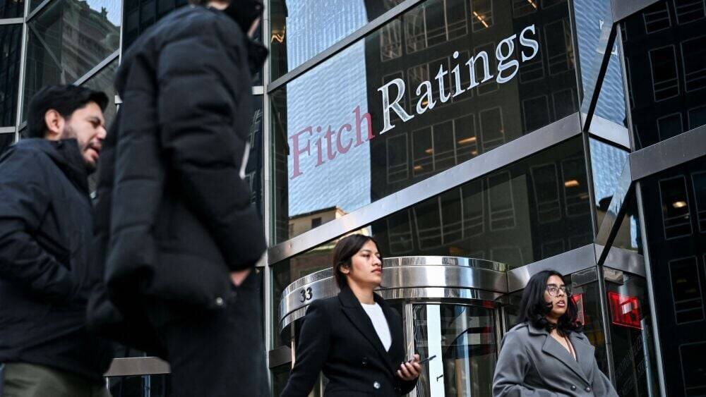Analyste devant Fitch Ratings Inc à New York