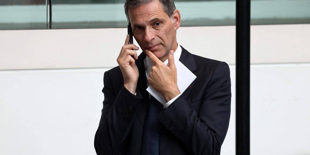 Photo illustrant les réactions des journalistes face à l’acquisition