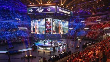 Des tribunes remplies de spectateurs, lors du championnat du monde du jeu vidéo 'Rocket League', en 2023