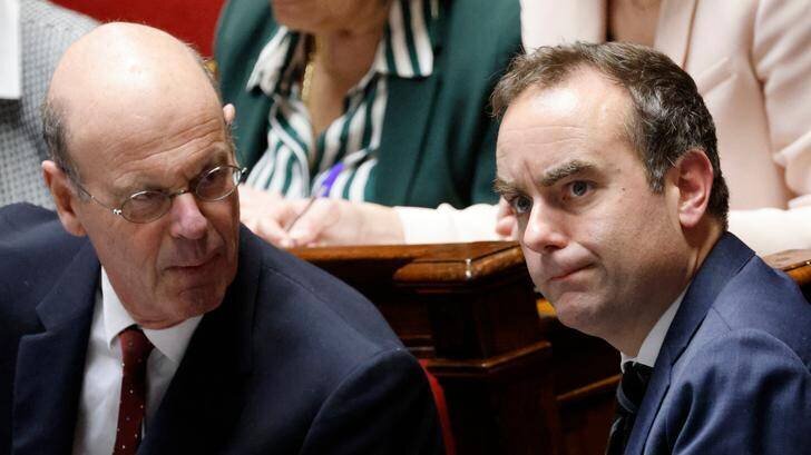 Éric Lombard réagit à la dégradation de la note