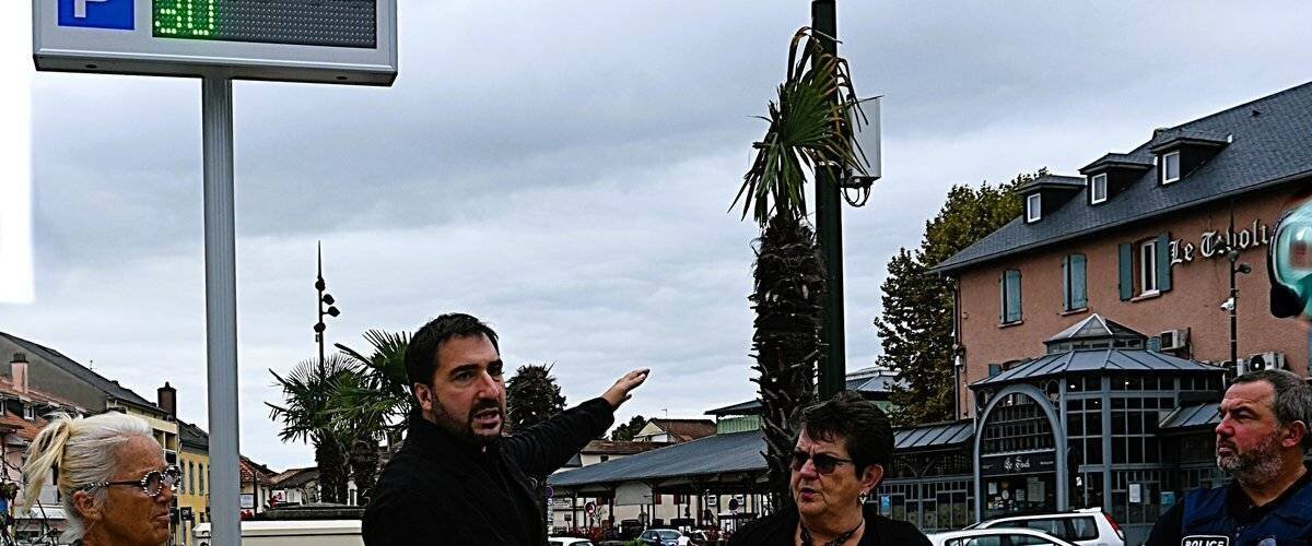 Panneaux électroniques indiquant les places libres en temps réel