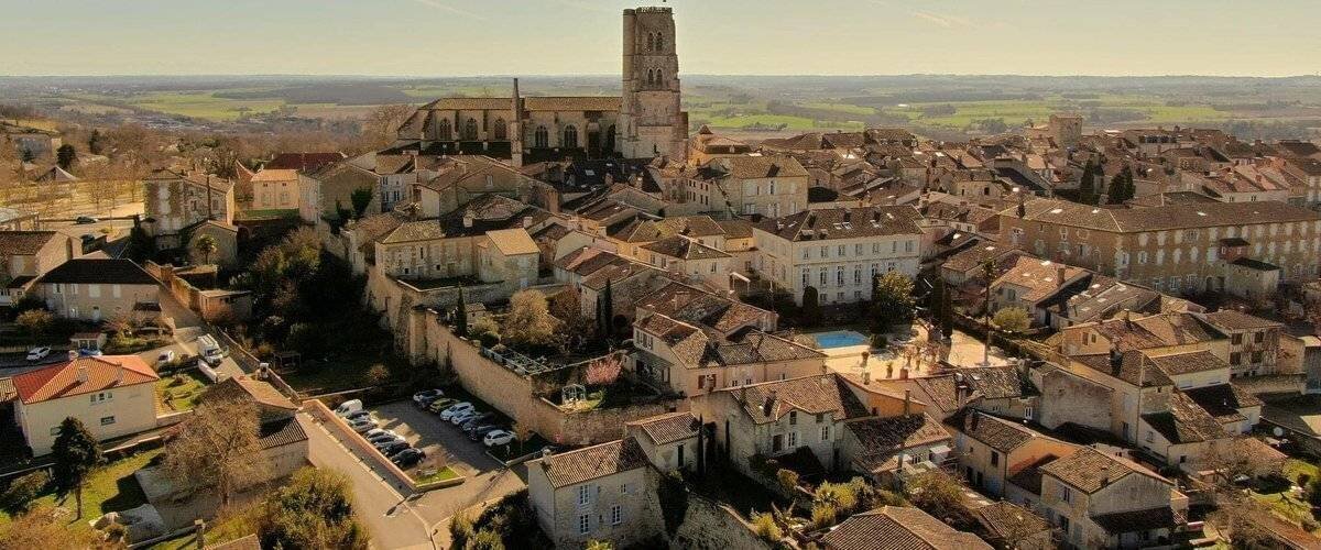 Vue des édifices patrimoniaux à Lectoure