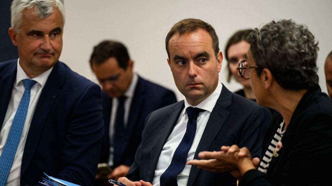 Sébastien Lecornu à Mâcon présentant le réseau France Santé