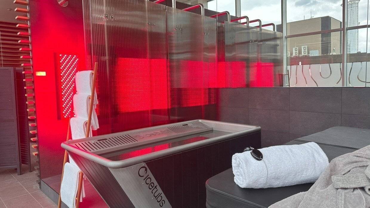 Thérapie contraste : bain glacé puis douche lumineuse