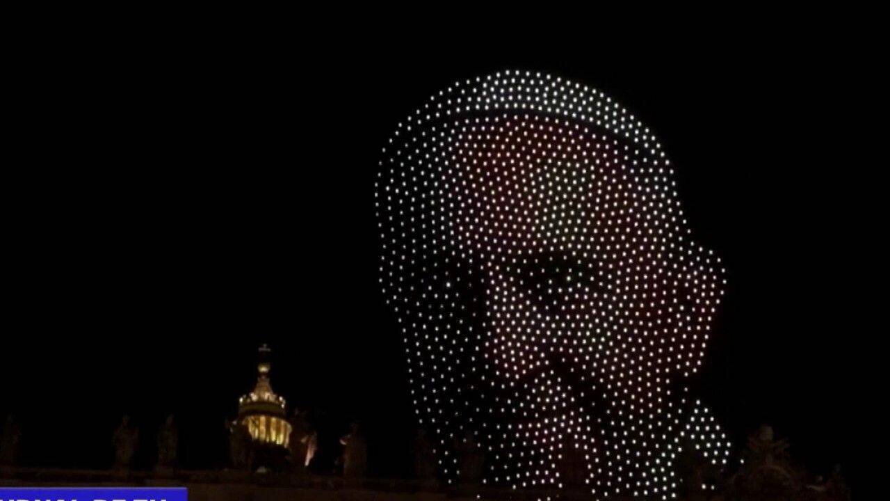 Vue des artistes sur scène au Vatican lors du concert