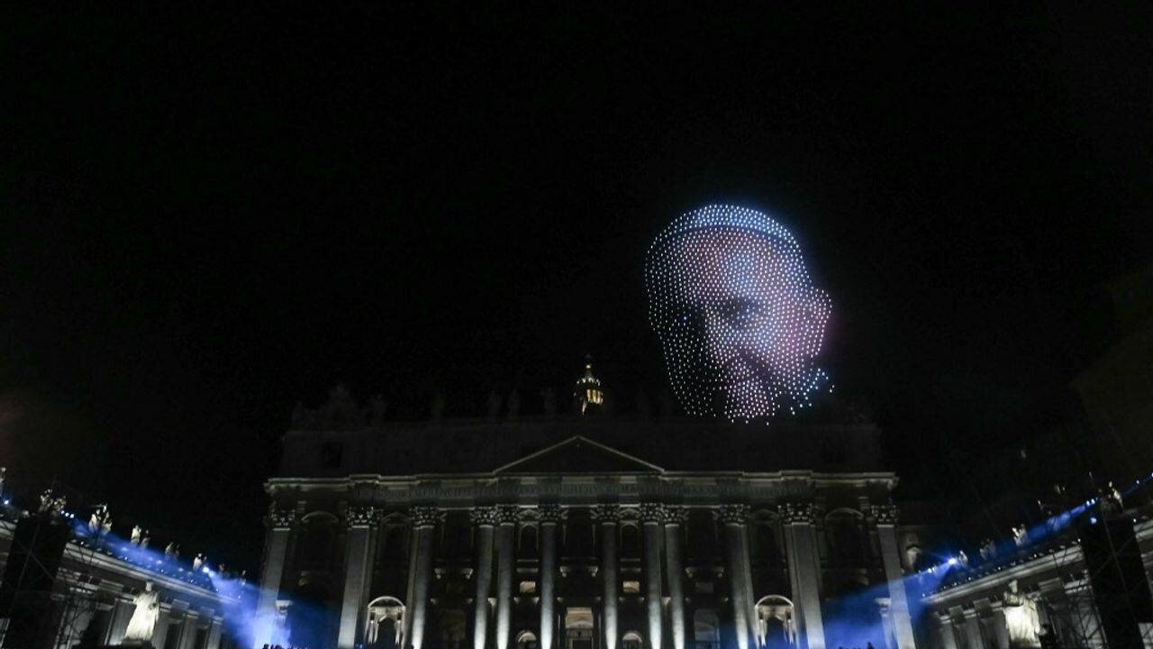 Artistes sur scène au Vatican lors du concert