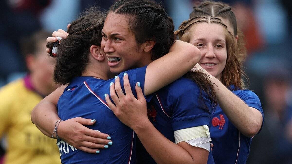 Les Bleues en action contre l Irlande lors du quart de finale