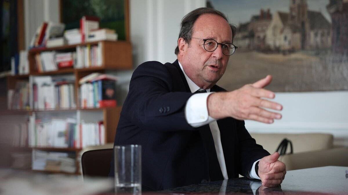 François Hollande appelant à négocier avec le PS sur le budget