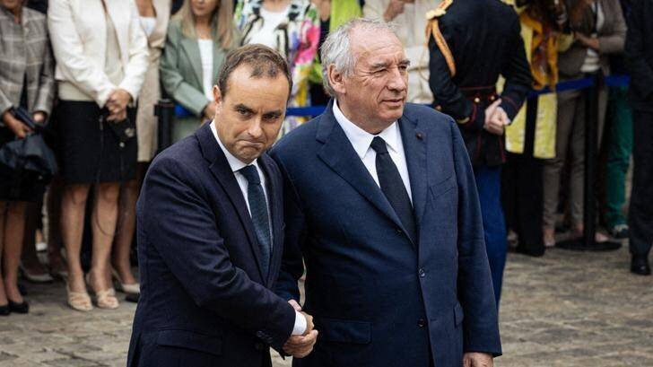 Lecornu et Bayrou lors de la passation à Matignon