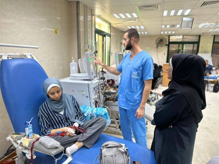 Travail intense du personnel médical malgré la rareté des salaires et la situation économique difficile