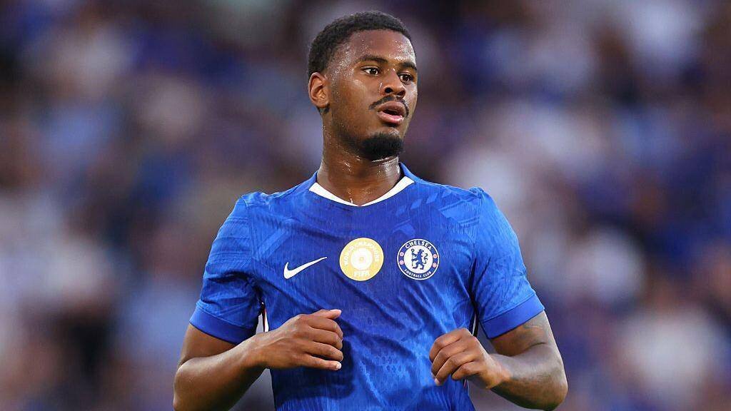 Jorrel Hato en défense