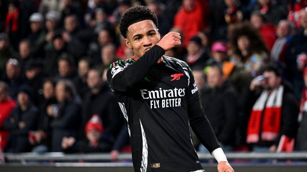 Ethan Nwaneri sous le maillot d'Arsenal