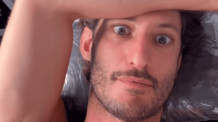 Pierre Niney se fait tatouer Edmond Dantès