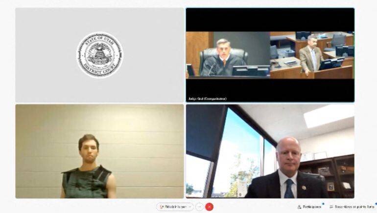 Capture d'écran de l'audience en visioconférence montrant Tyler Robinson depuis sa cellule