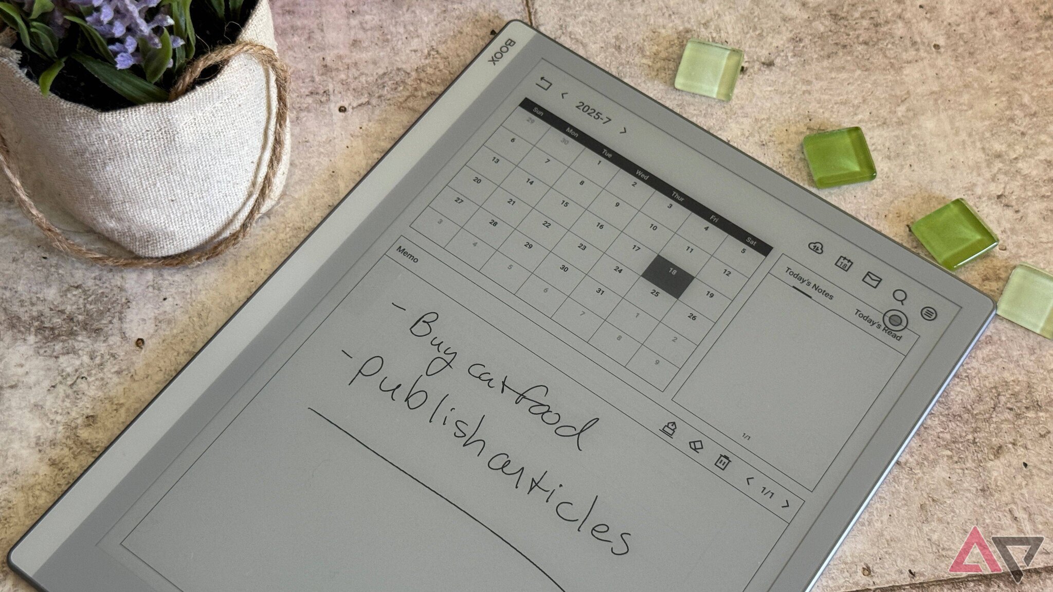 Onyx Boox Go 10.3 sur table