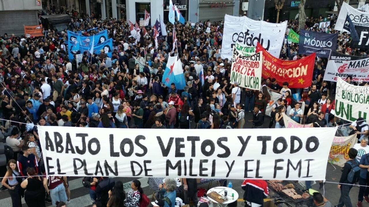 Manifestation devant le Congrès national à Buenos Aires