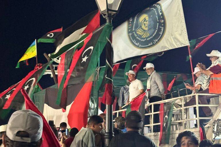 Préparatifs du navire Omar Al-Mokhtar sur la corniche de Tripoli