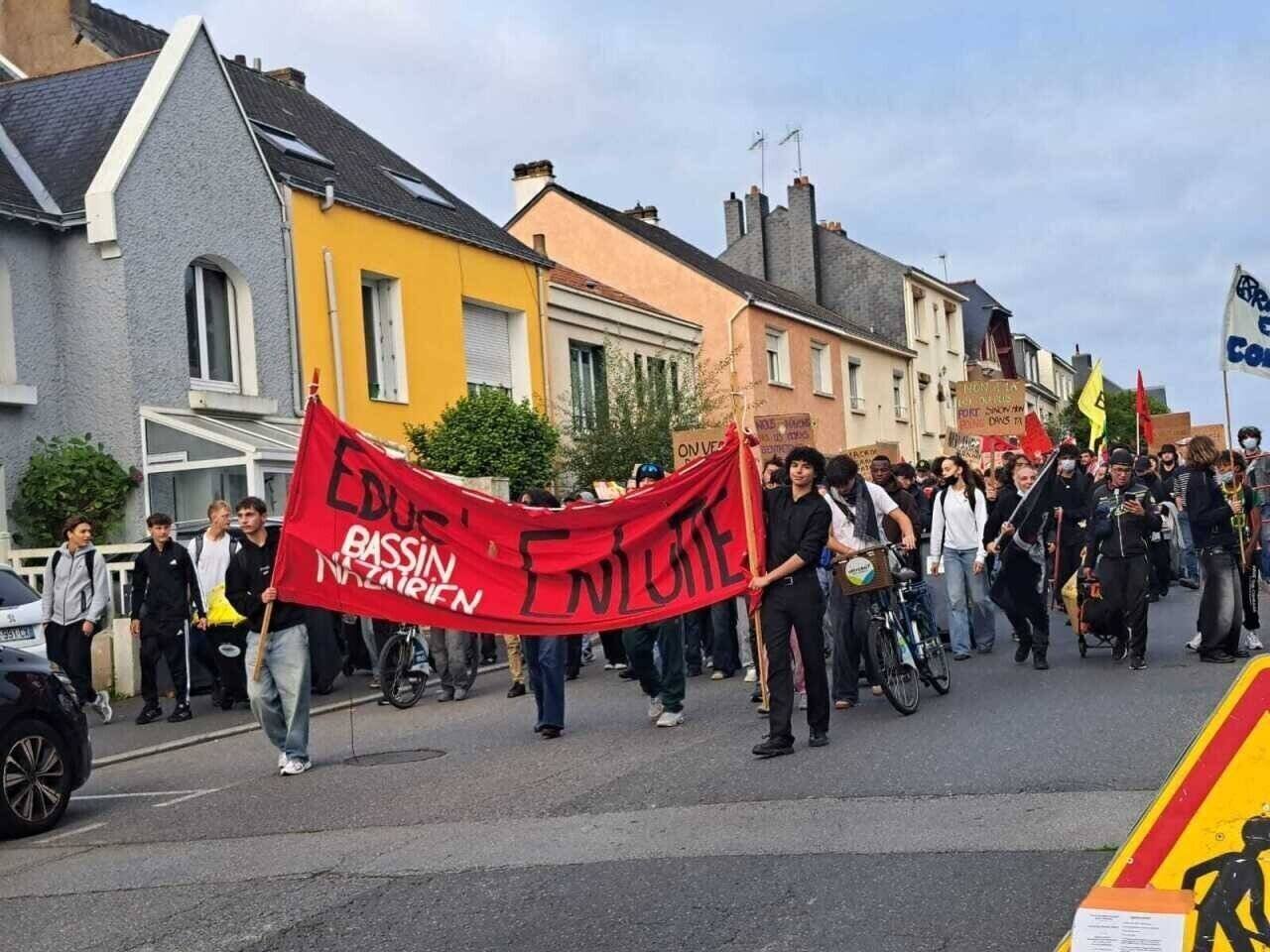 Manifestation devant le lycée Aristide Briand à Saint-Nazaire