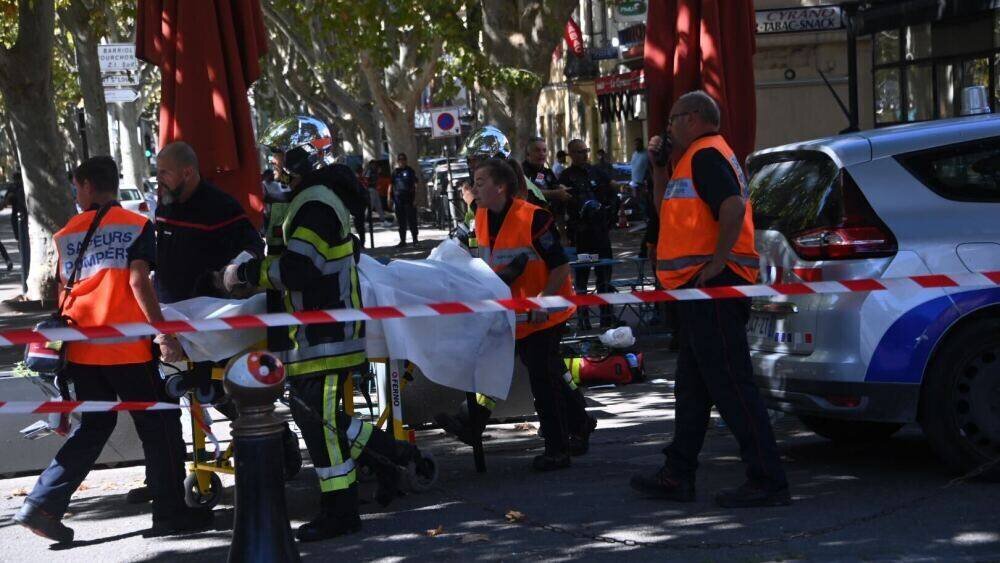 Vue des environs du centre-ville d'Arles après la fusillade