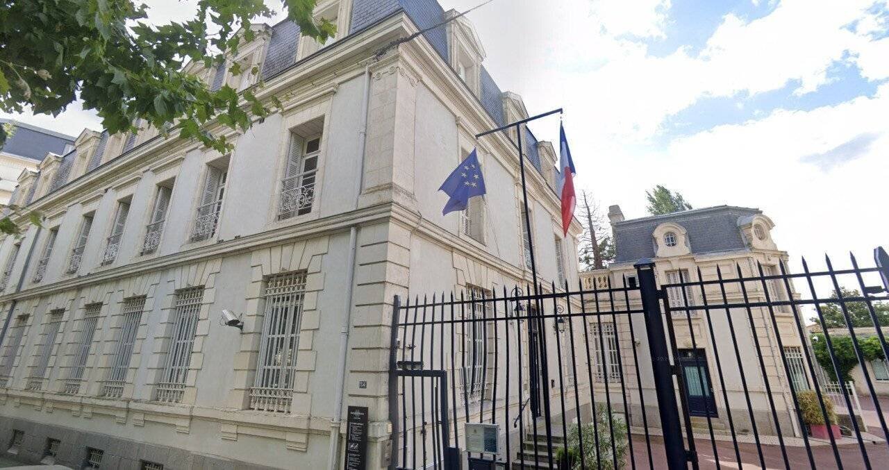 Entrée et façade de la Banque de France à La Roche-sur-Yon