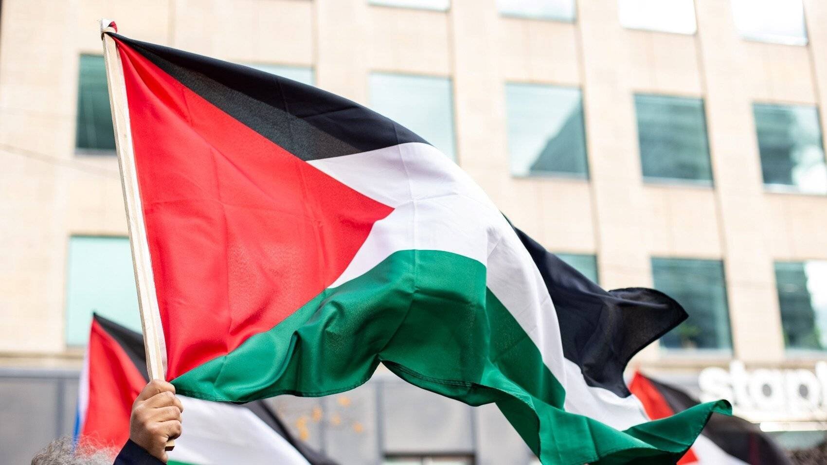 Drapeaux palestiniens sur les frontons de mairies