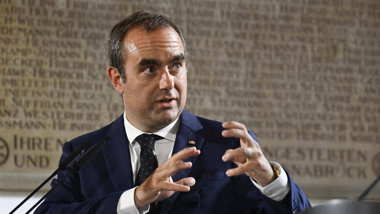 Sébastien Lecornu lors d'une présentation de la mission