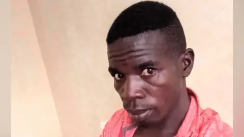 Evans Kibet regardant la caméra