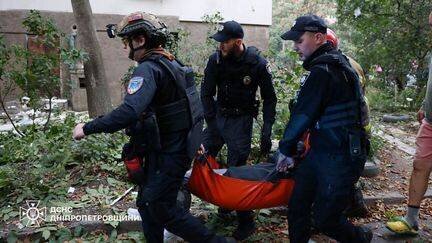 Secours après frappe dans la région de Dnipro