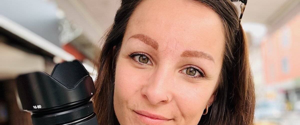 Portrait de Jessica Ruffié lors d'une séance photo thérapeutique