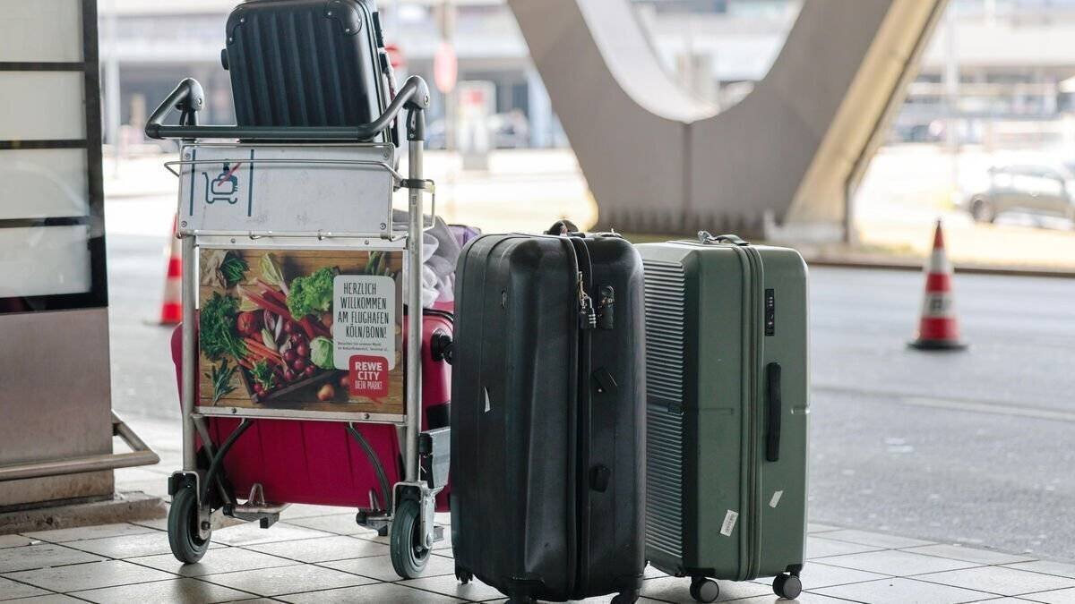 Tableau d’informations sur un aéroport touché par une cyberattaque