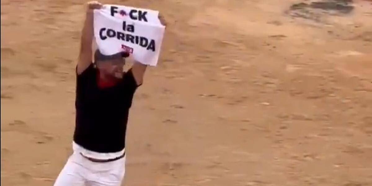 Action anti-corrida dans l’arène de Nîmes