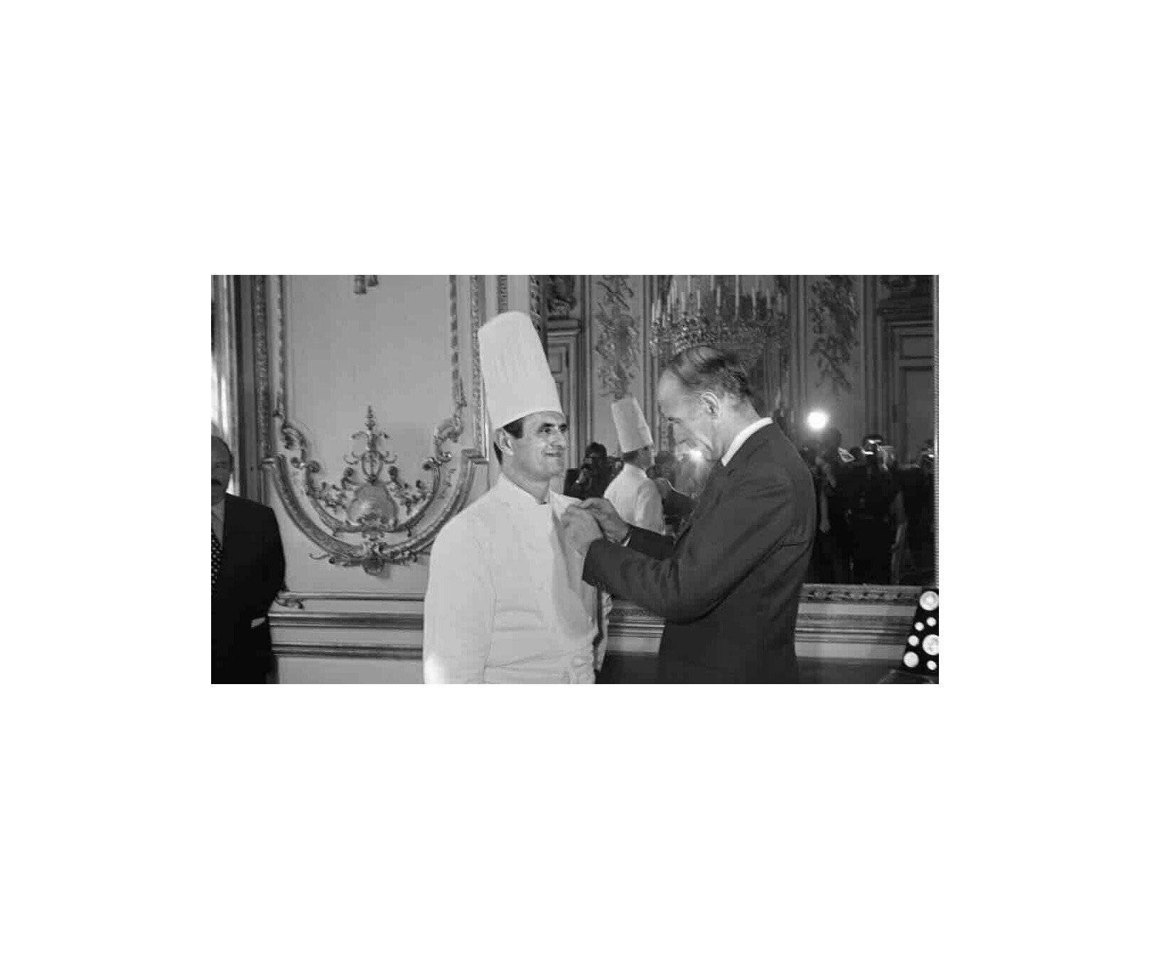 Maurice Bernachon lors de la création du gâteau Président