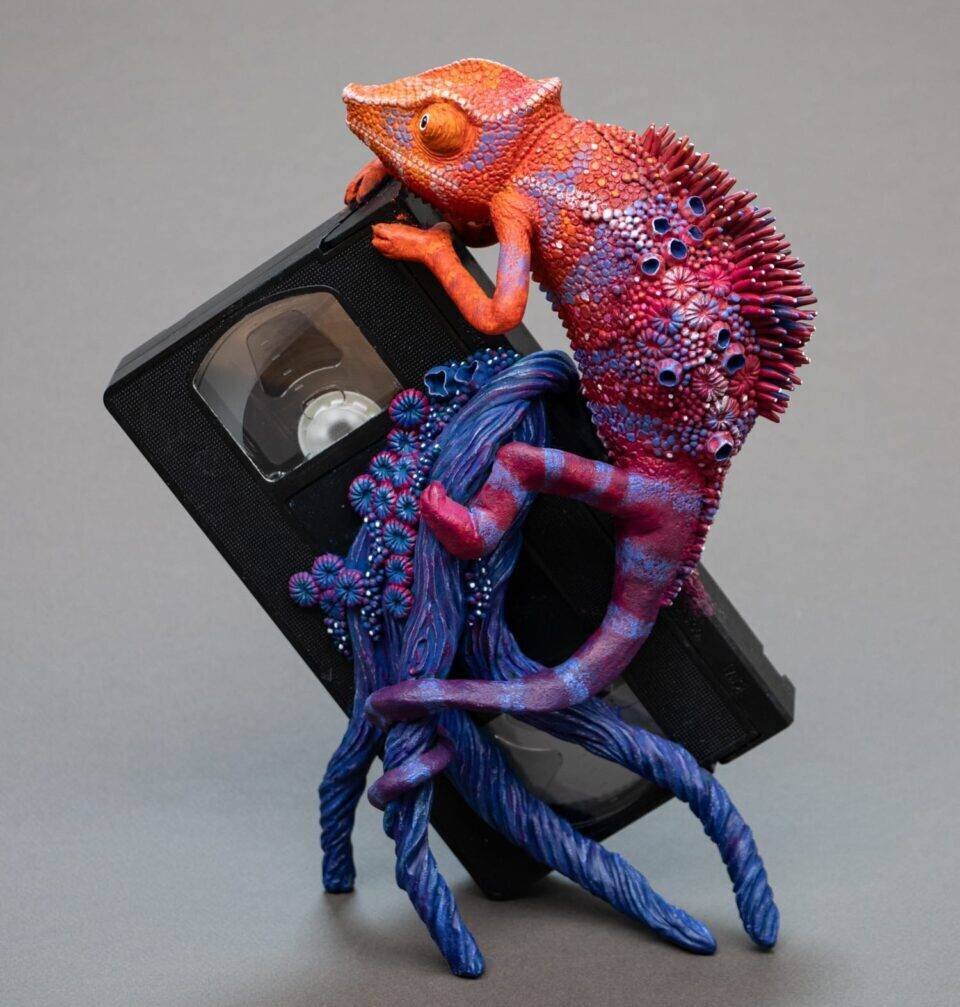 caméléon coloré sur une cassette VHS
