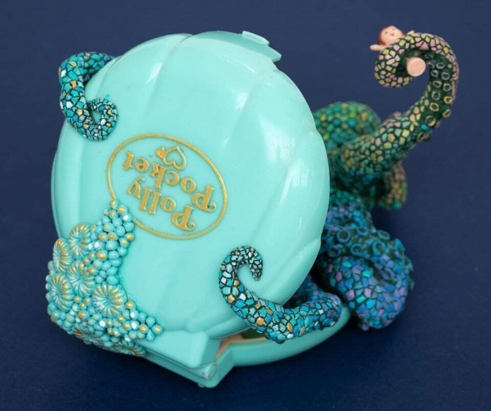 pieuvre colorée dans un jouet Polly Pocket
