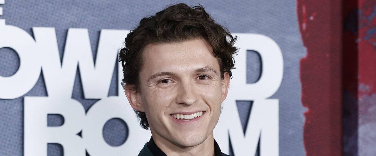 Tom Holland hospitalisé après une chute sur le tournage en Écosse