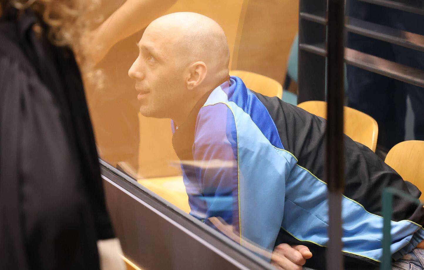 Cédric Jubillar au tribunal, entouré de ses avocats