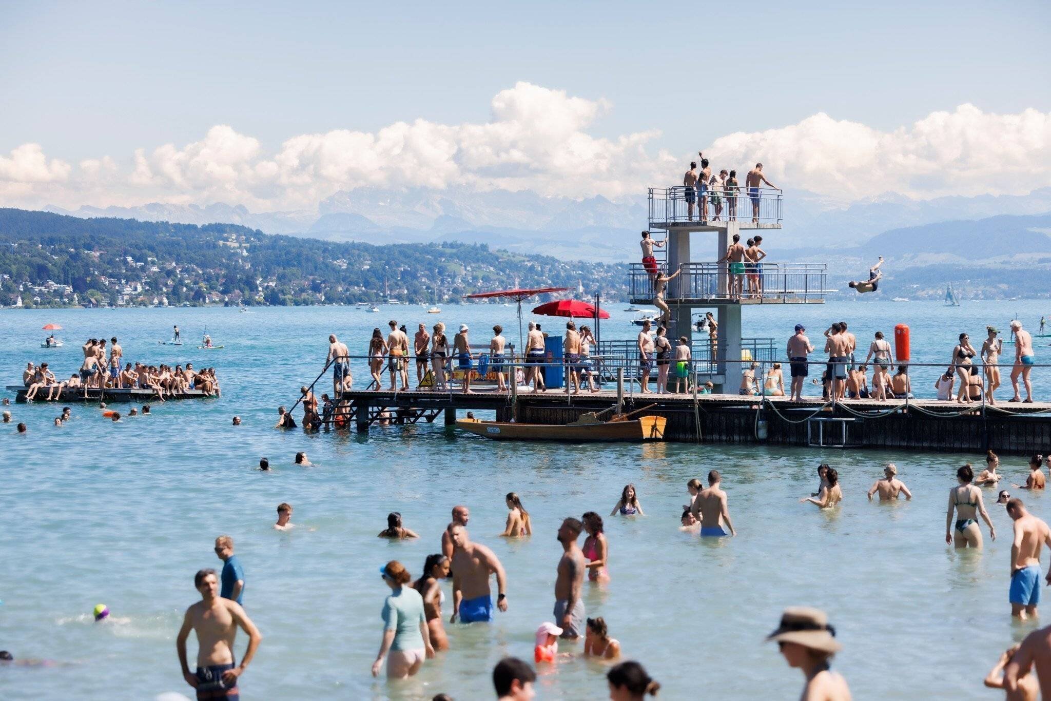 Baignade et plongeon à la Badi Mythenquai