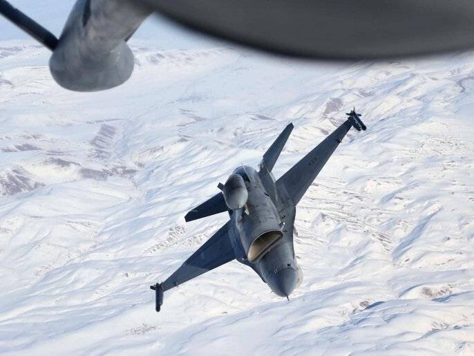 Patrouille aérienne turque et F-16 en vol