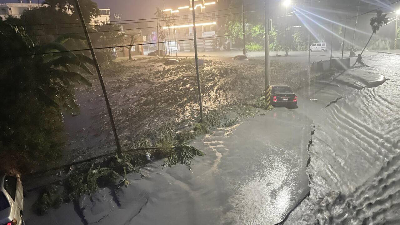 Inondation à Hualien après rupture de digue