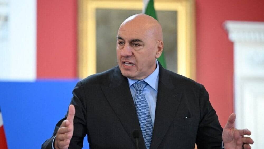 Guido Crosetto lors d'une conférence sur Gaza