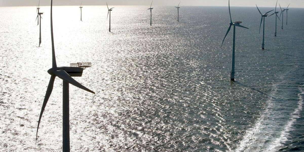 Vue d’un parc éolien en mer au large de la Normandie