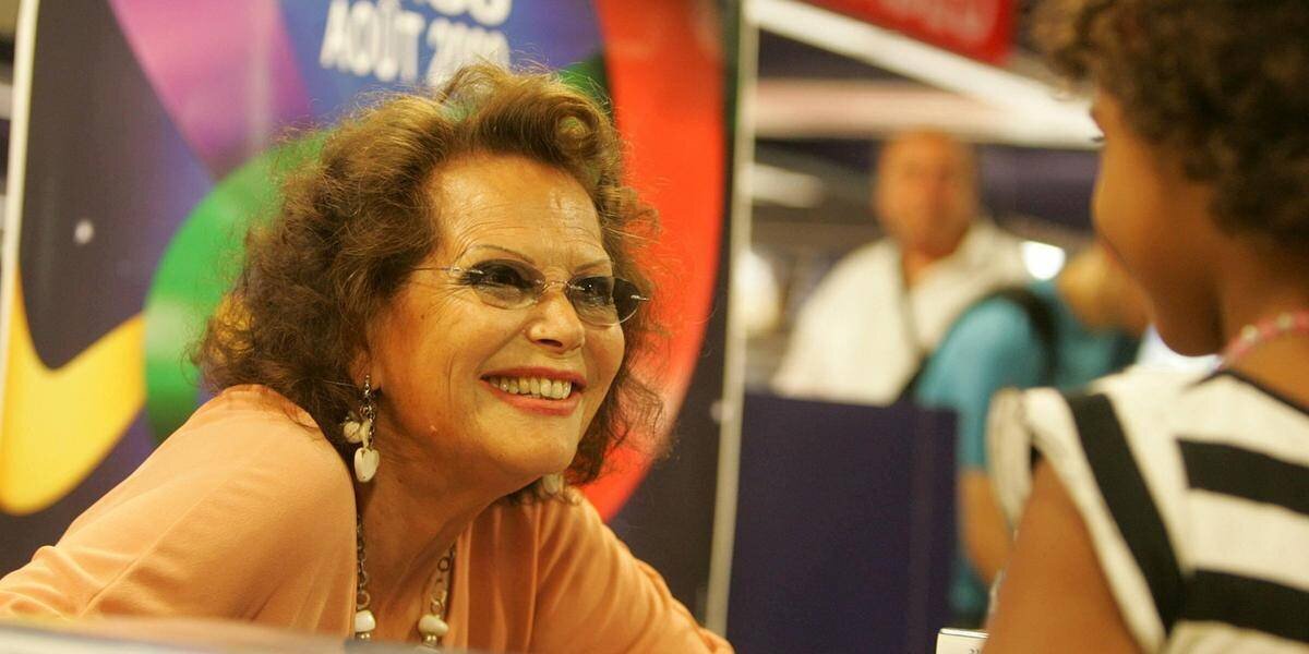 Claudia Cardinale lors d'une visite dans la région