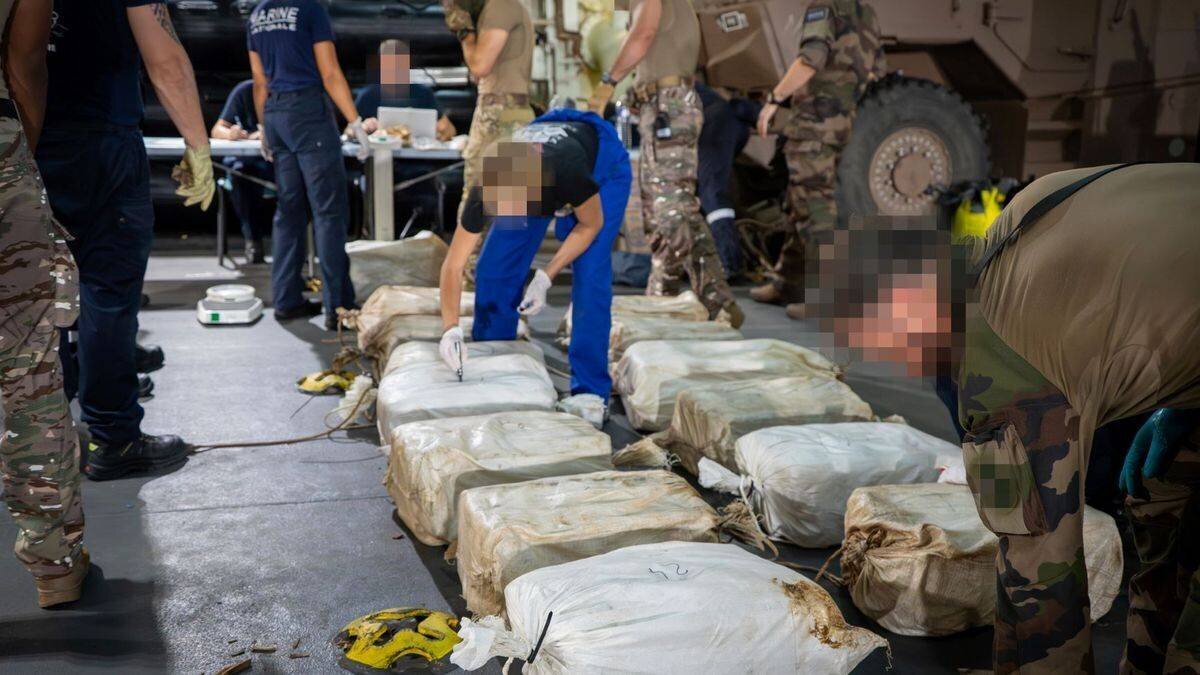 Navire en mer lors d’une saisie de cocaïne