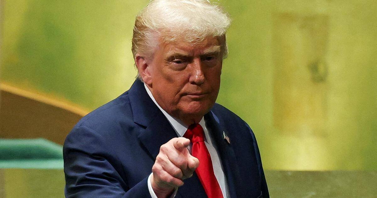 Trump à l’ONU sur escalier mécanique lors de son arrivée