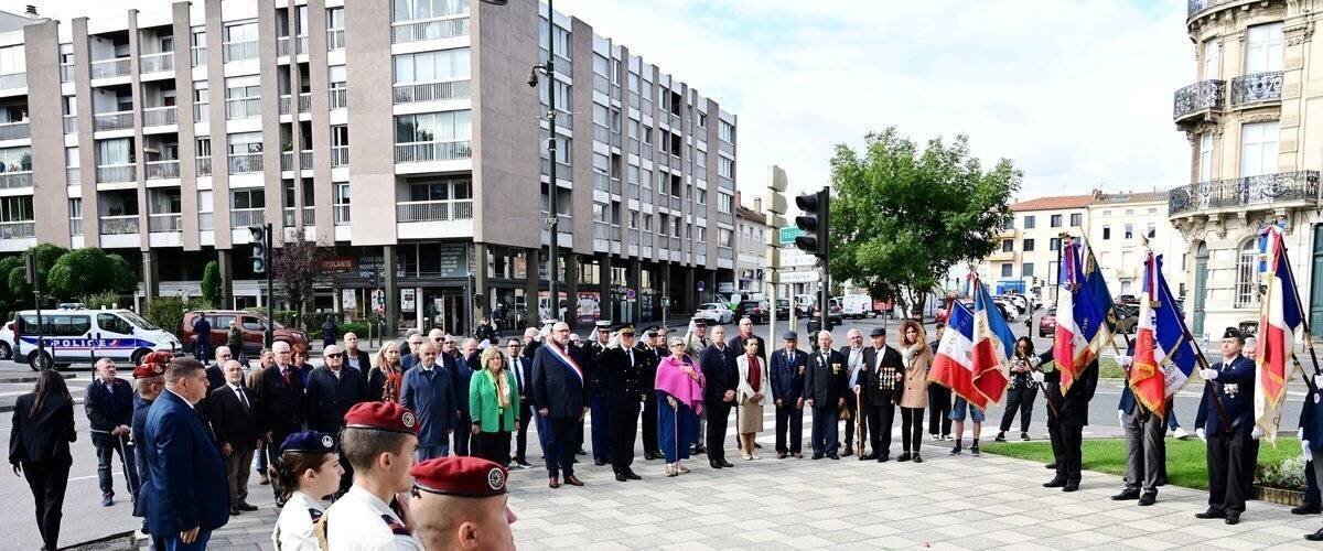 Monument aux morts lors de la cérémonie à Carcassonne