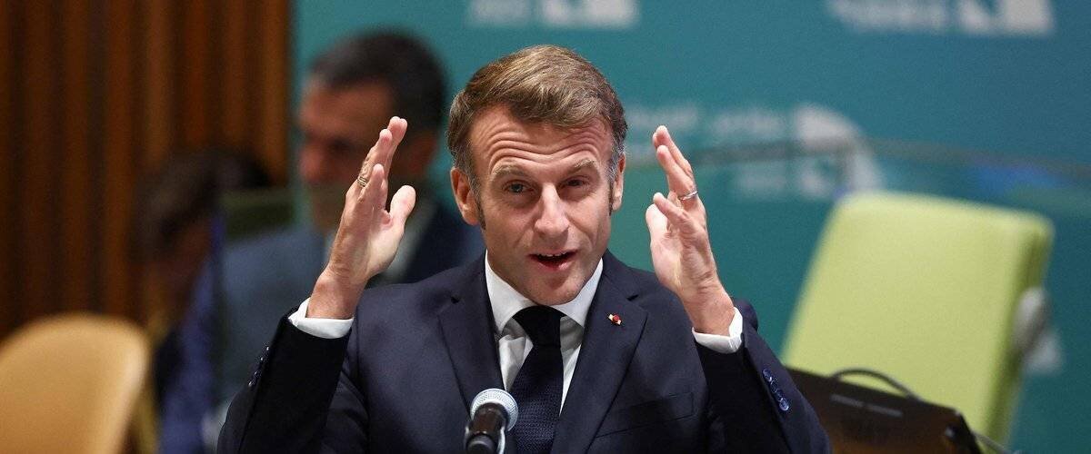 Affiche de soutien à Nicolas Sarkozy collée lors d’une mobilisation locale