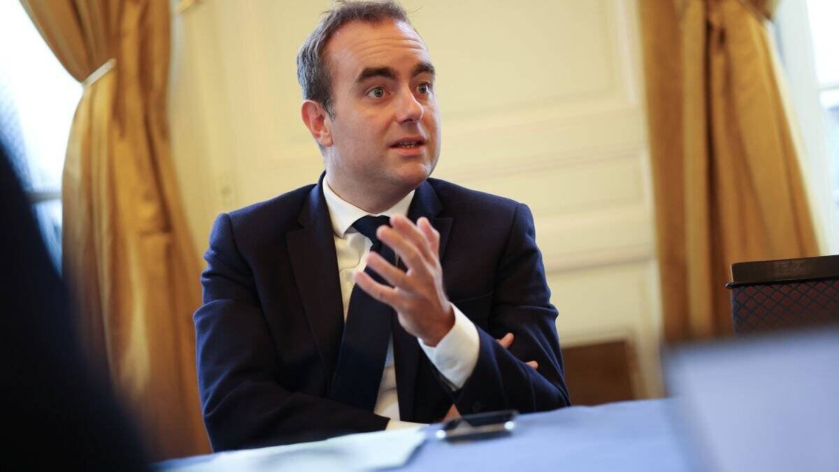 Sébastien Lecornu lors d'une prise de fonction