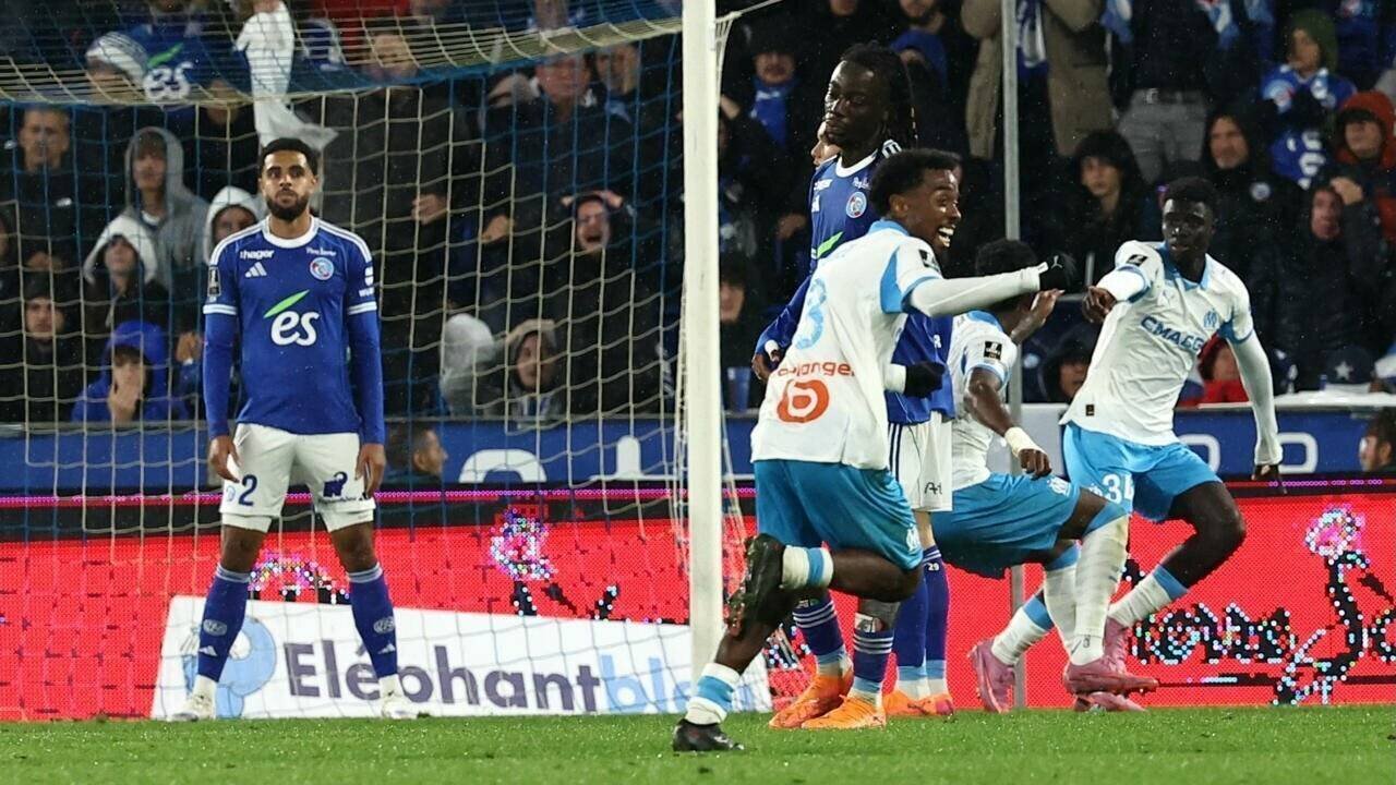 Supporters marseillais célébrant le but décisif