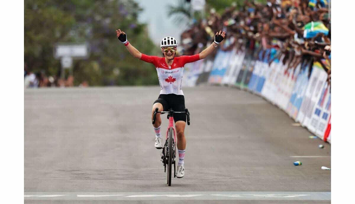 Magdeleine Vallieres franchit la ligne et devient championne du monde